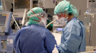 Pekín endurece medidas tras primeros contagios de Covid-19 en meses
