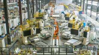 Empresarios chinos reportan mejor clima empresarial en cuarto trimestre, según Banco Central