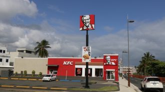 China critica a Kentucky Fried Chicken por promover el “consumo irracional” y desperdicio de la comida