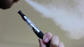 China regulará los cigarrillos electrónicos: Prohibirá anuncios y sabores