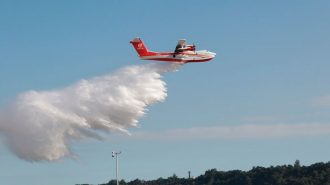 China pone a prueba sus cuatro prototipos de aviones anfibios para combatir incendios forestales