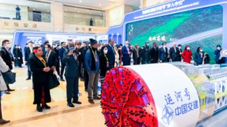 Diplomáticos visitan Compañía de Construcción de Comunicaciones de China