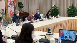 Canciller chino: Visita de Bachelet a Xinjiang “aclarará información errónea”