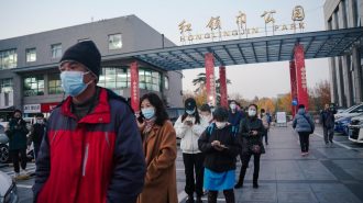 China insiste en “cero covid”, pero rechaza “cierres y aperturas totales”