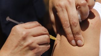 China aprueba para uso de emergencia su primera vacuna de ARN mensajero contra el Covid-19