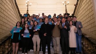 Destacan como “motor de cambio” a chilenos que se especializarán en la industria del litio en China