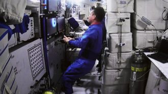 China envía al espacio un microorganismo para estudiar posible existencia de vida en Marte
