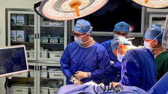 Científicos chinos desarrollan interfaz cerebro-computadora inalámbrica poco invasiva