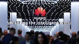 China tilda de “coacción económica” que EEUU revoque licencias de exportación a Huawei