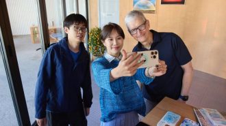 Tim Cook visitó la ciudad de DeepSeek y donó 4 millones de dólares para formar desarrolladores