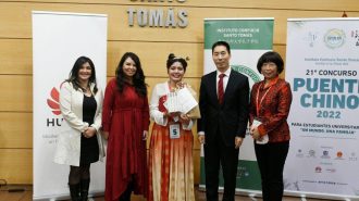 Joven chilena ganó el Puente Chino local e impresionó al embajador Niu Qingbao