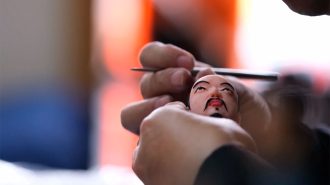 Escultor de arcilla encuentra inspiración en la mitología china