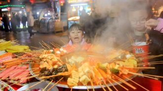 La famosa calle de comida en Urumqi mejora sus servicios