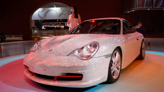 Superdeportivo deslumbra con decoración de 400.000 joyas