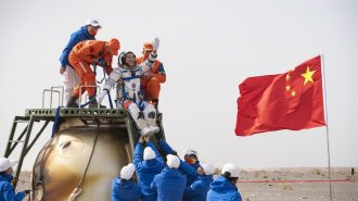 Cápsula china con tres astronautas aterrizó tras 183 días en el espacio