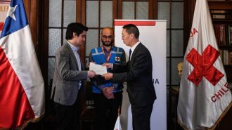 China donó cerca de 80 millones de pesos para damnificados por los incendios en Chile