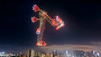 Espectáculo de drones formó enorme dragón en cielo de China