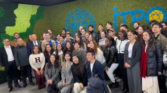 Estudiantes de EEUU, Chile, México y Perú visitan China para conocer su industria tecnológica