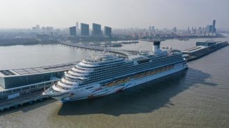 Primer gran crucero chino inició su viaje inaugural desde Shanghai