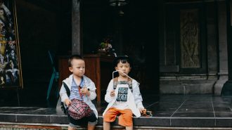 China lanza ambicioso plan de cuidado infantil para enfrentar su crisis demográfica
