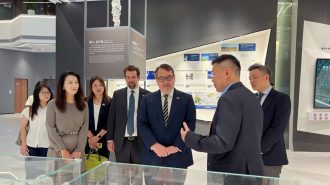 Embajador chileno visitó sede de Tianqi Lithium en China