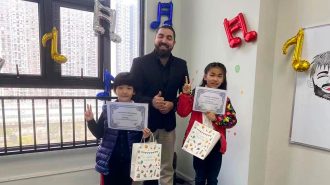 Clarinetista español ve la evolución de la educación de los niños chinos