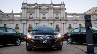 Comienzan a circular por Santiago los primeros taxis totalmente eléctricos