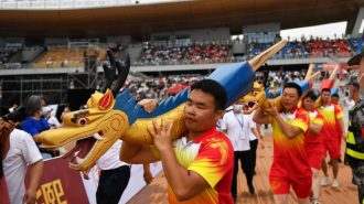 China celebra el tradicional Festival del Bote del Dragón
