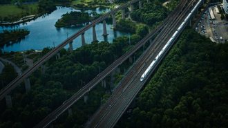 Tren de alta velocidad Beijing-Wuhan comenzó a operar a 350 kilómetros por hora