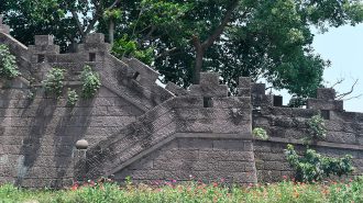 El recorrido por un antiguo campo de batalla en Sichuan