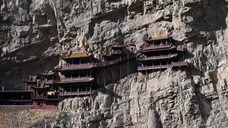 Conoce el impresionante templo colgante de China