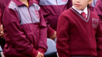 Con donación china, estudiantes de colegio chileno incendiado volvieron a clases