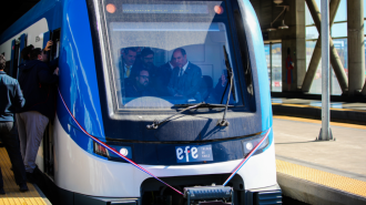 EFE pone en marcha primer tren chino en Valparaíso para recorrido Limache-Puerto